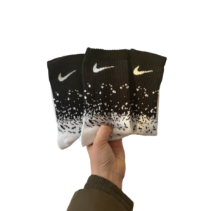 Nike pintas negras