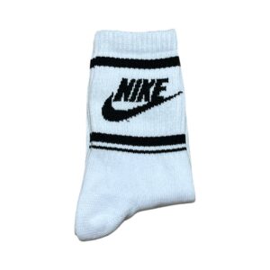 Nike logo y rayas